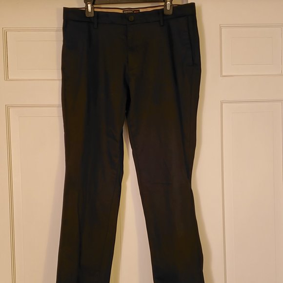Dockers Men's Black Athletic Fit Flex Comfort Chinos, Size  W34 L32 - Picture 2 of 6
